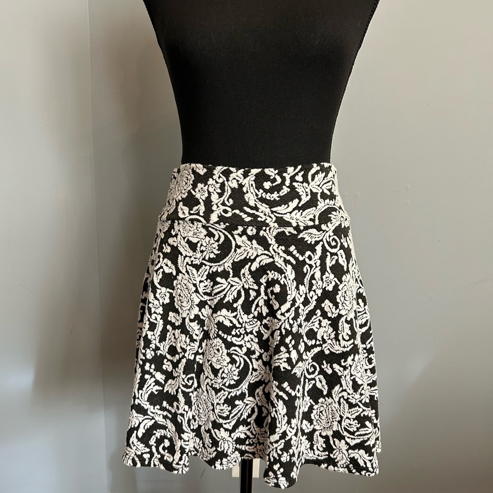 KIRRA Black & White Mini Skater Skirt, size M